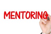 Hoe ervaren medewerkers een goede mentor worden voor collega's